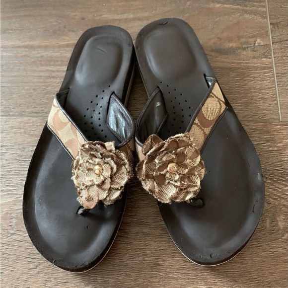 Coach shoes Jillian flower thong sandals - Picture 1 of 15